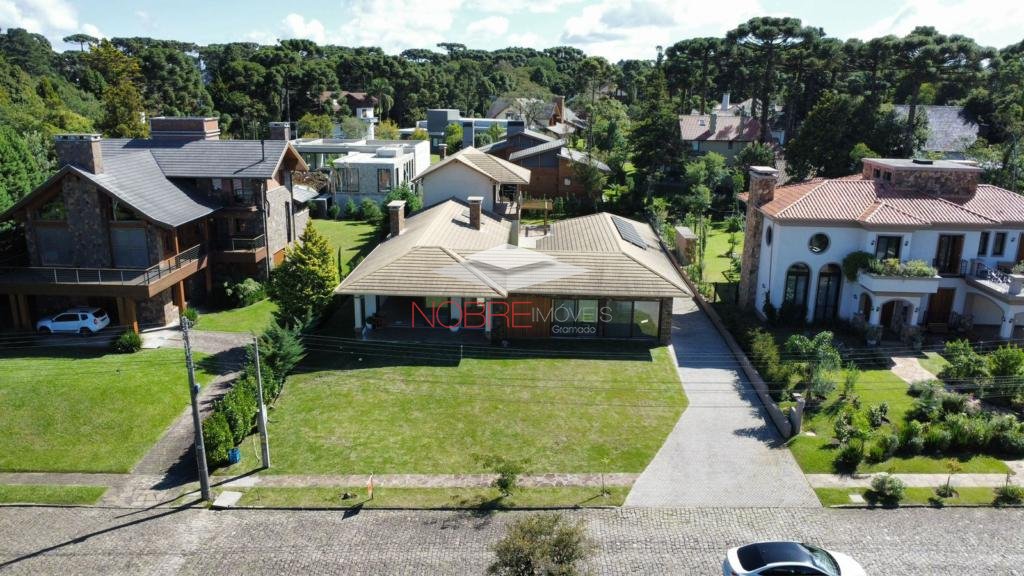 Casa em Condominio 6 Dorm