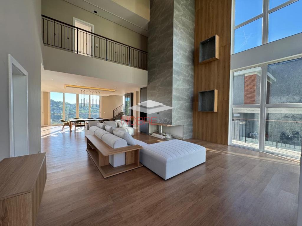 Casa em Condominio 4 Dorm