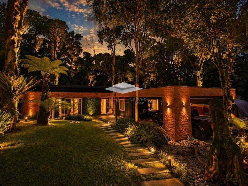 Casa em Condominio 4 Dorm